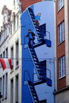 Tintin & Captain Haddock trying to make their way down a flight of stairs - Along the Comic Book route in Brussels (2)